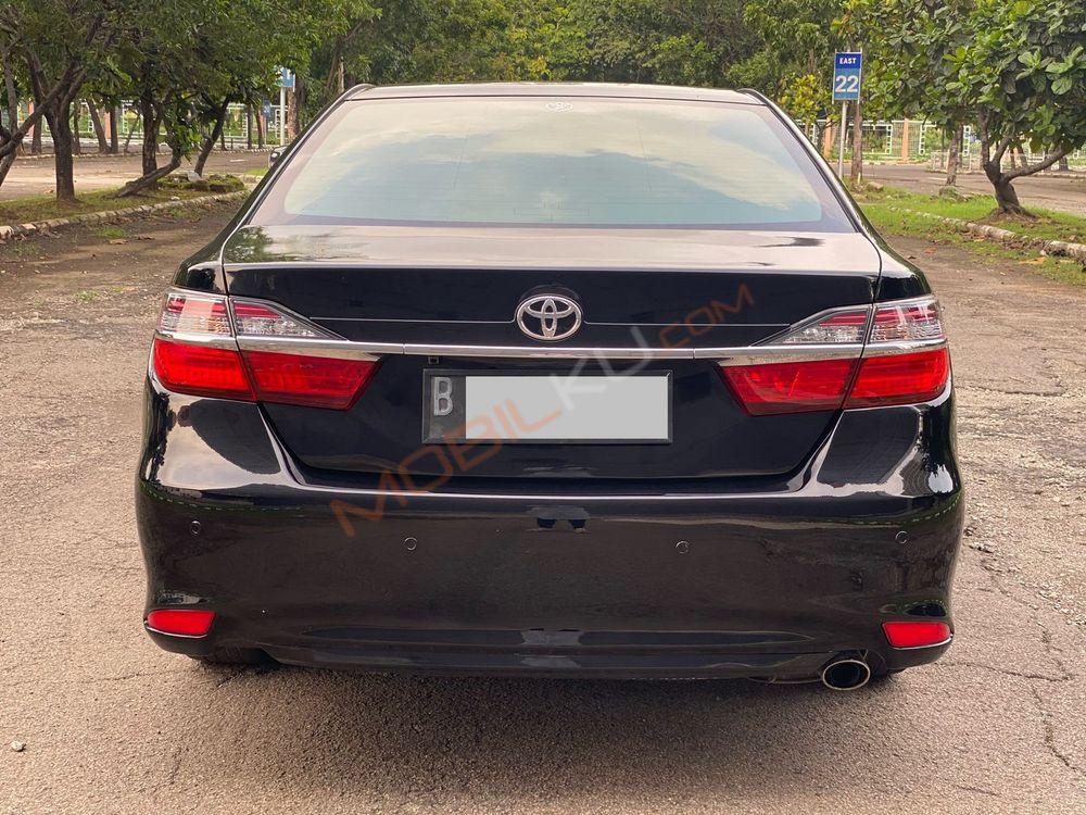 Mobil Toyota Camry 2015