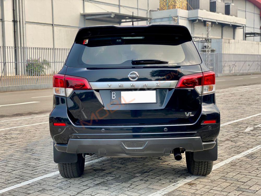 Mobil Nissan Terra 2018