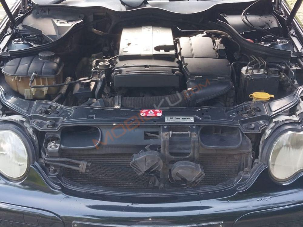 Mobil Mercedes-Benz C-Class 2004