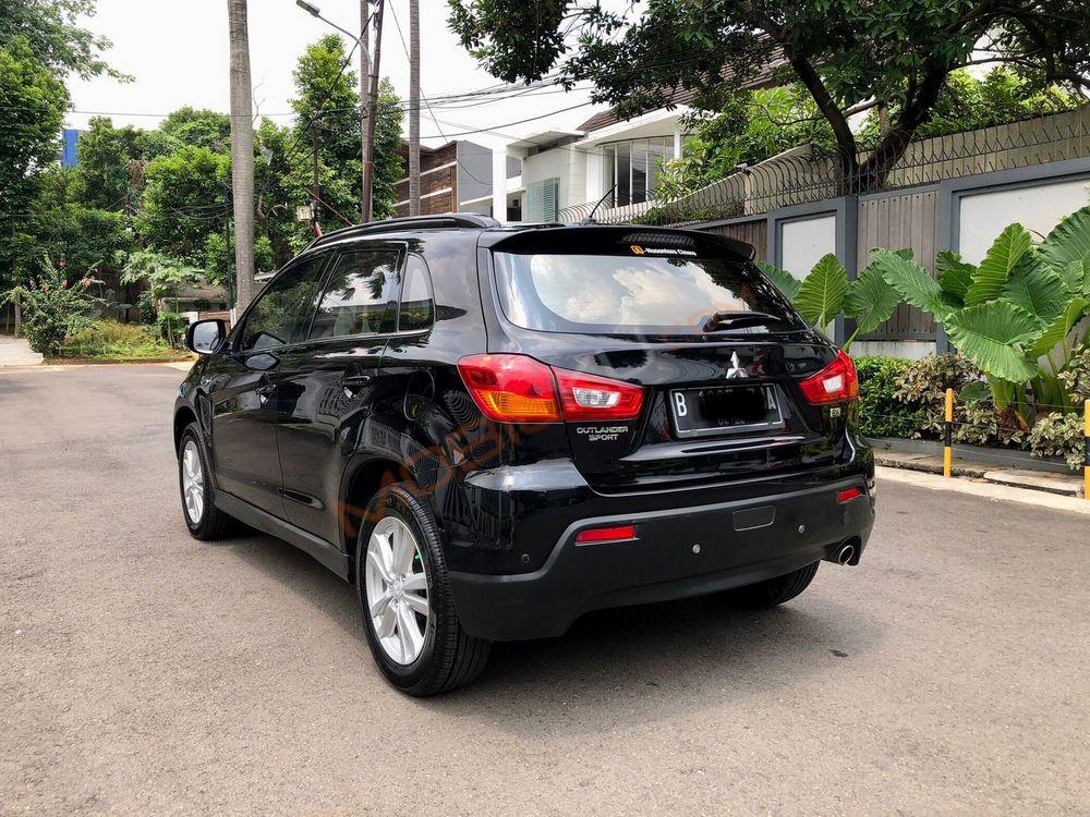 Mobil Mitsubishi Outlander Sport 2014