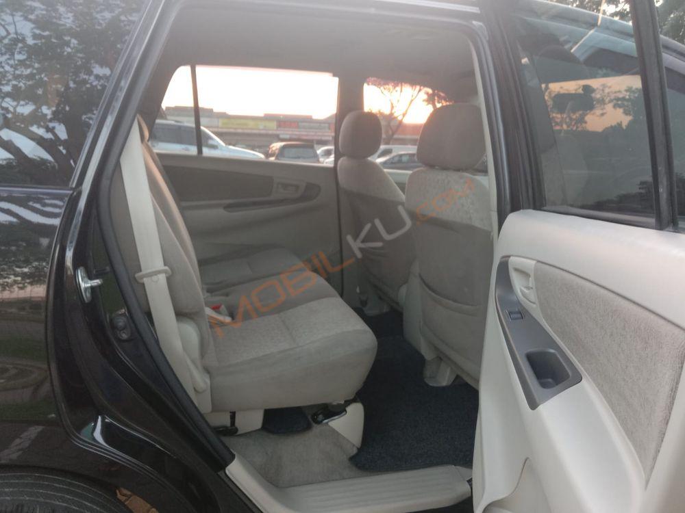 Mobil Toyota Kijang Innova 2014