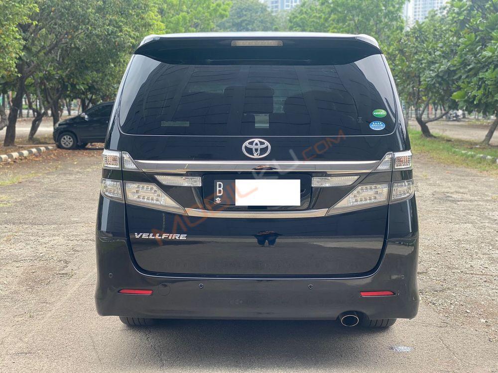 Mobil Toyota Vellfire 2014