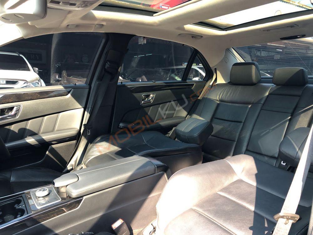 Mobil Mercedes-Benz E-Class 2011