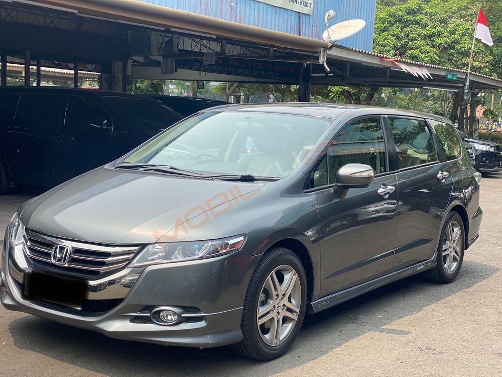 Mobil Honda Odyssey 2012