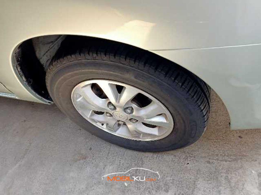 Mobil Toyota Kijang Innova 2005