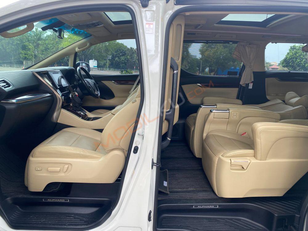 Mobil Toyota Alphard 2017