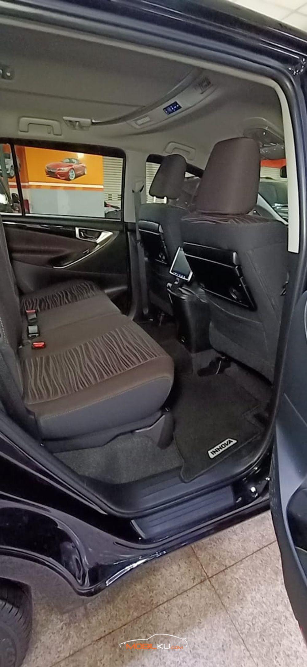 Mobil Toyota Kijang Innova 2021
