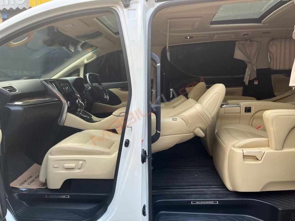 Mobil Toyota Alphard 2022
