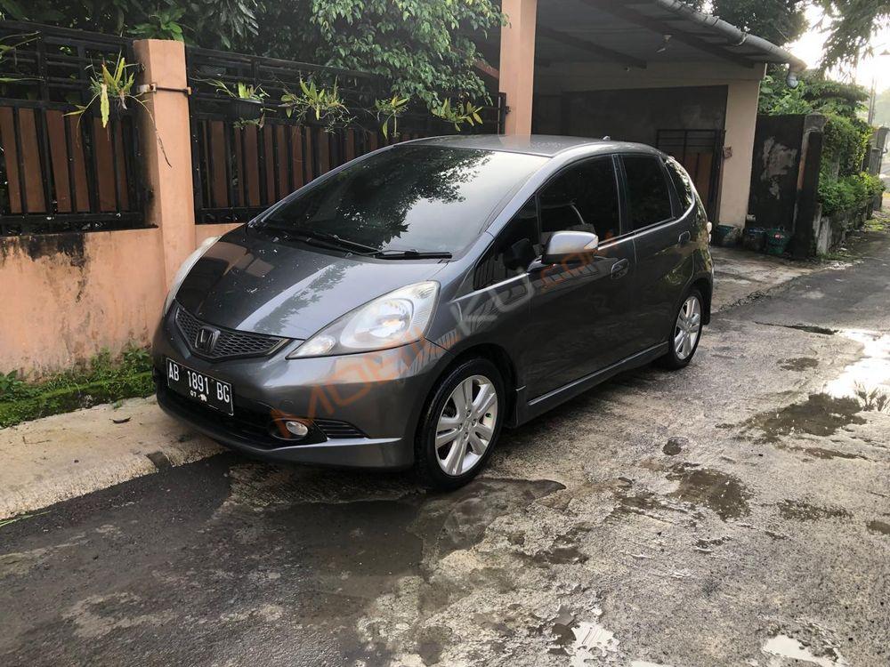 Mobil Honda Jazz 2010