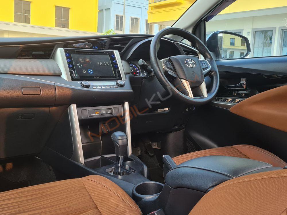 Mobil Toyota Kijang Innova 2016