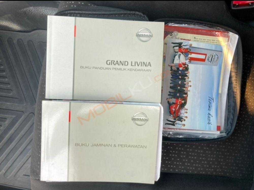 Mobil Nissan Grand Livina 2013