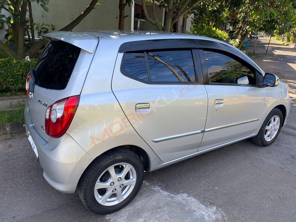 Mobil Toyota Agya 2015