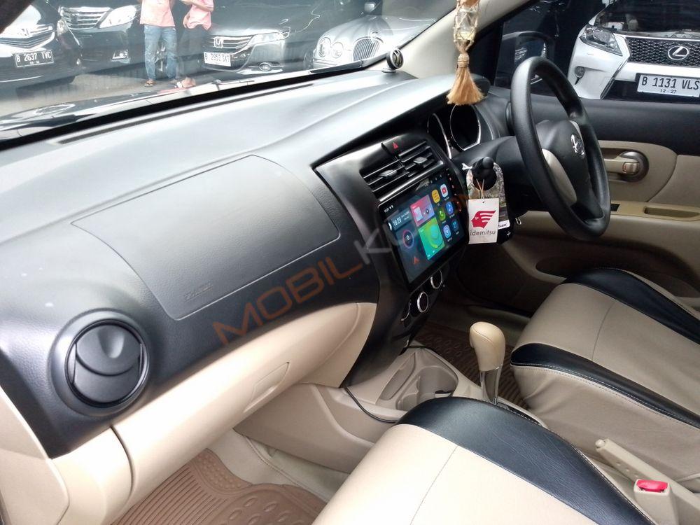 Mobil Nissan Livina 2015