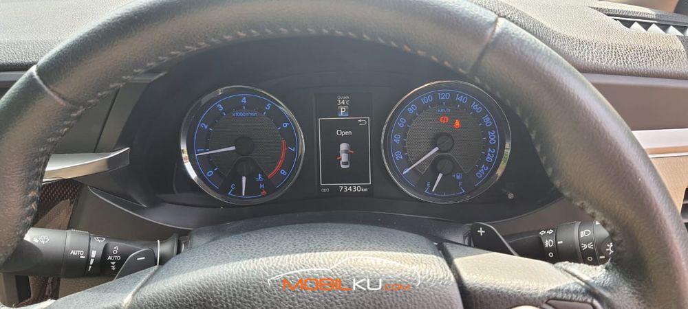 Mobil Toyota Corolla 2016