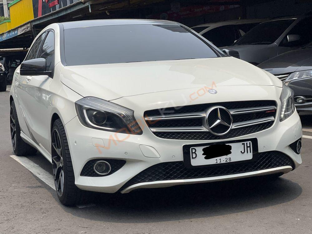 Mobil Mercedes-Benz A-Class 2013