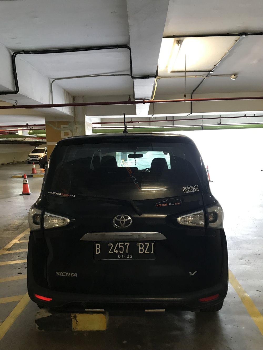 Mobil Toyota Sienta 2018