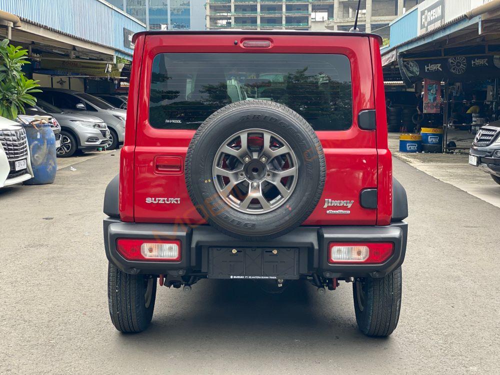 Mobil Suzuki Jimny 2023