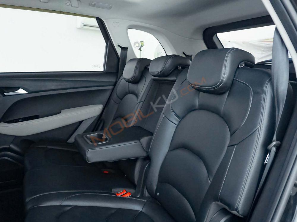 Mobil Wuling Almaz 2019