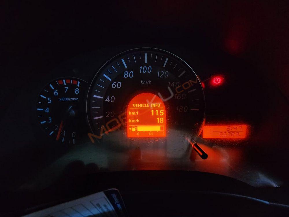 Mobil Nissan March 2016