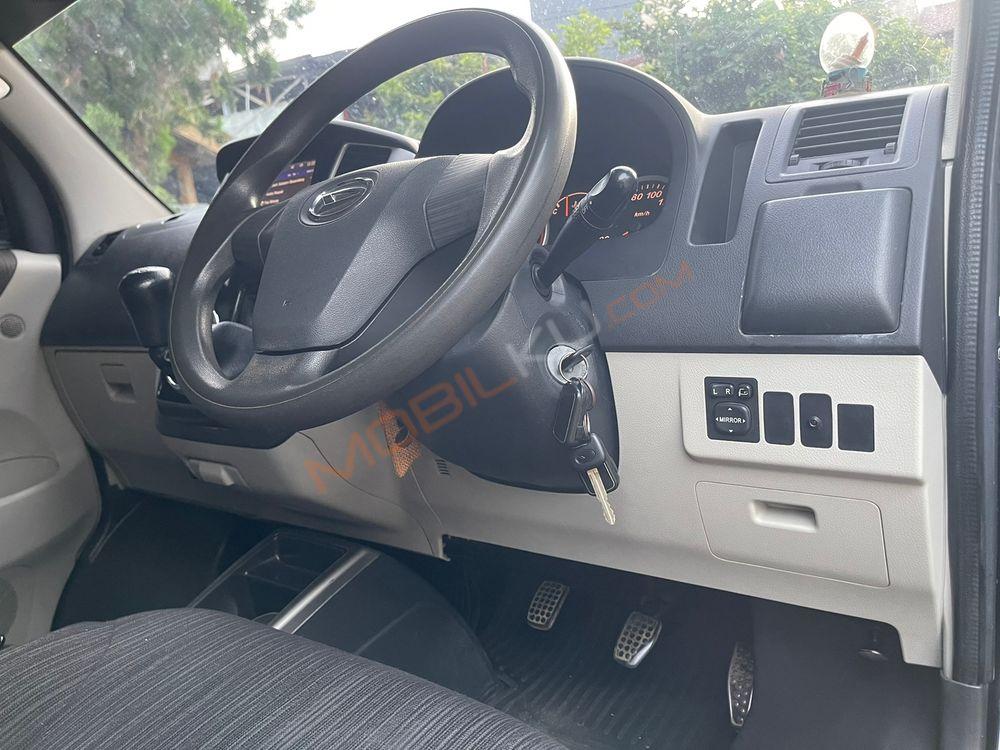 Mobil Daihatsu Luxio 2015