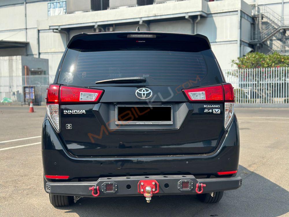 Mobil Toyota Kijang Innova 2021