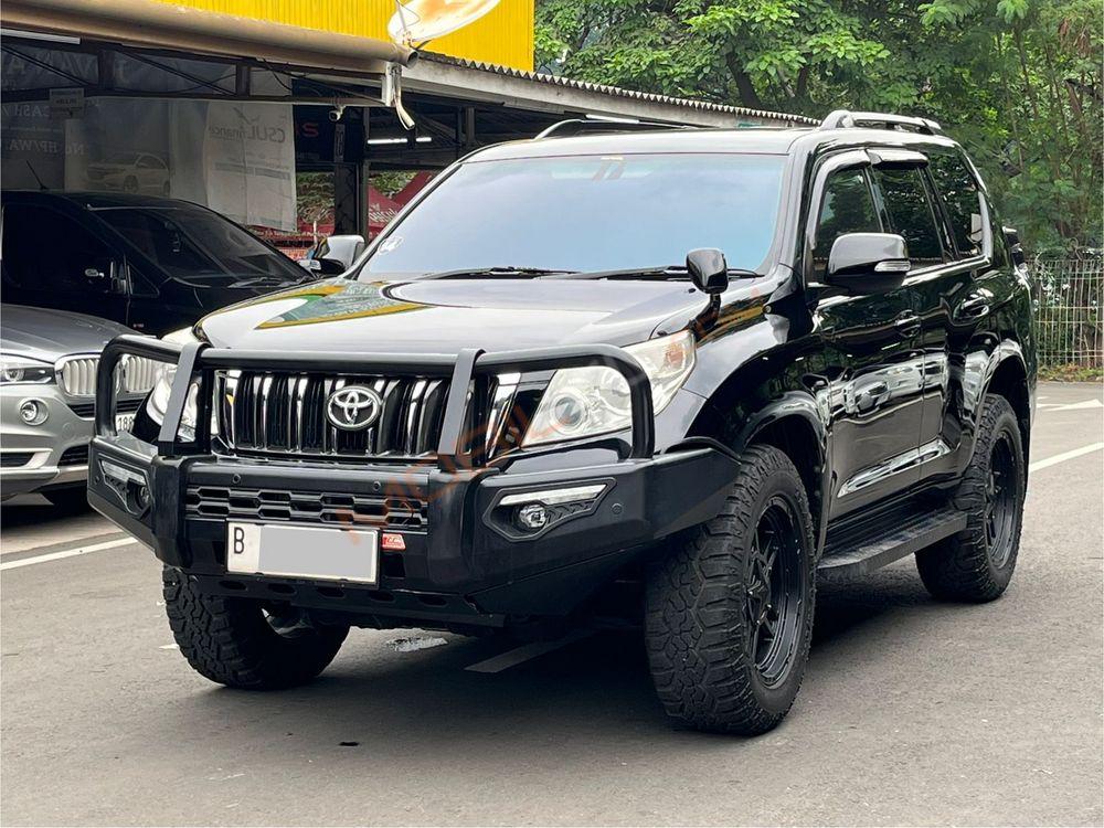 Mobil Toyota Land Cruiser 2023