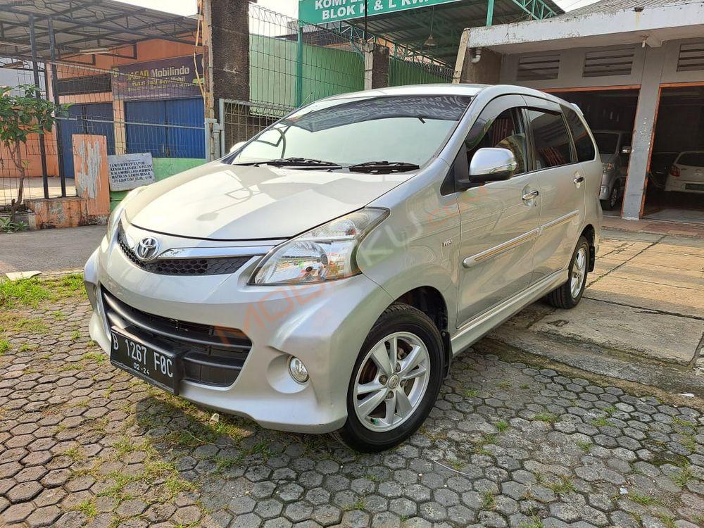 Mobil Toyota Avanza 2014
