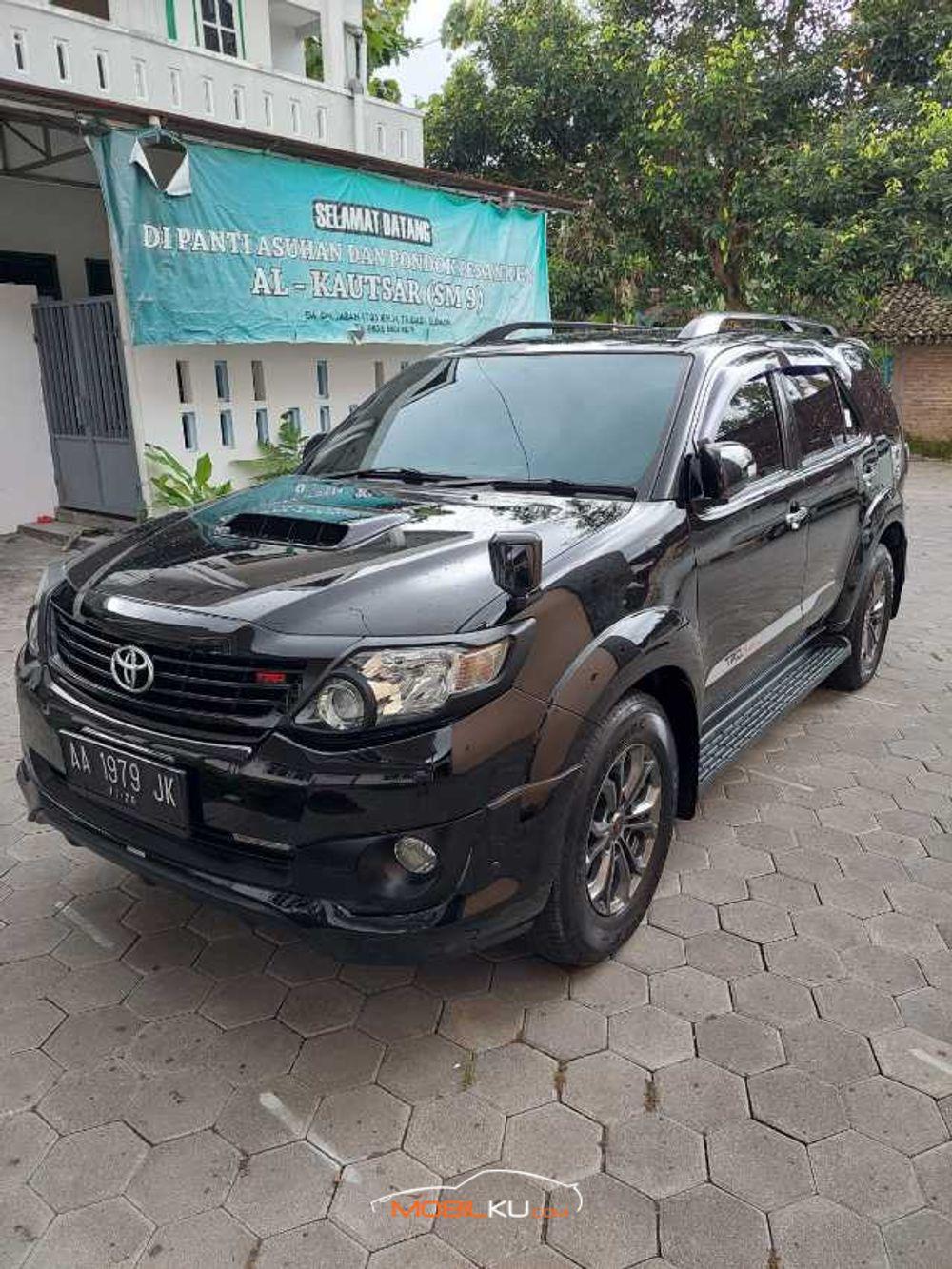 Mobil Toyota Fortuner 2014