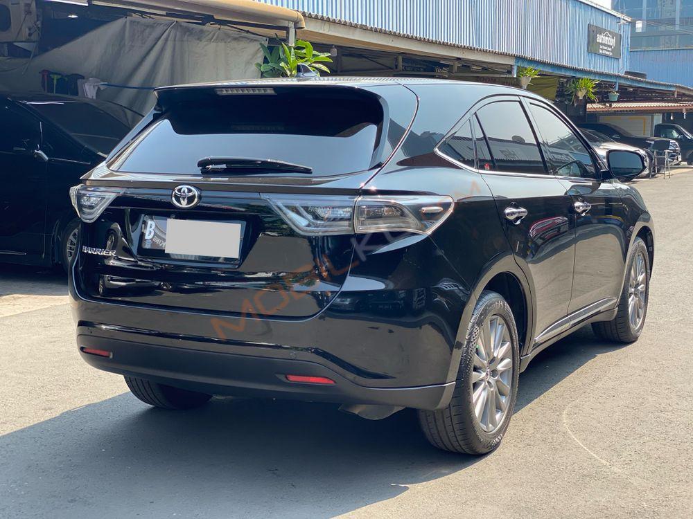 Mobil Toyota Harrier 2015