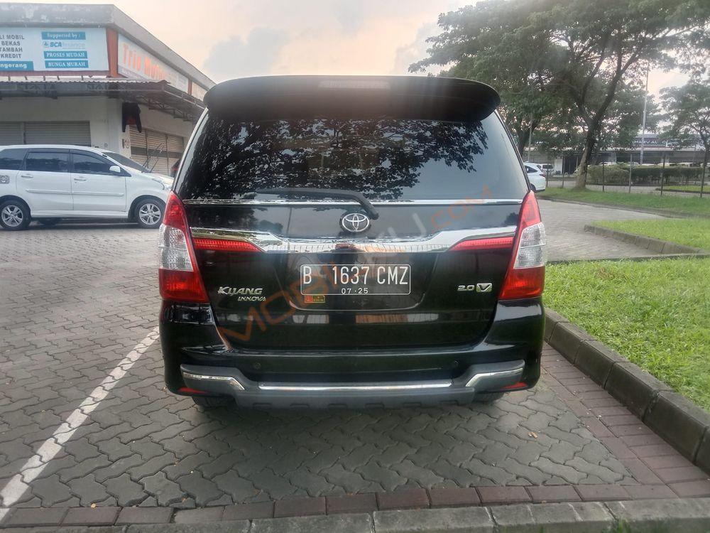 Mobil Toyota Kijang Innova 2015
