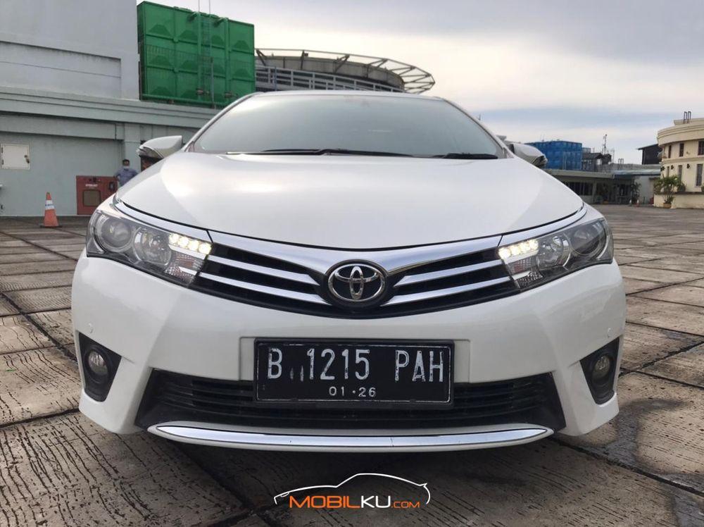 Mobil Toyota Corolla 2015