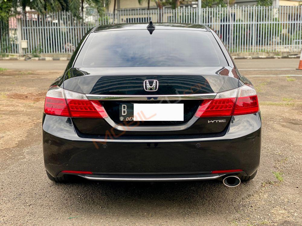 Mobil Honda Accord 2013