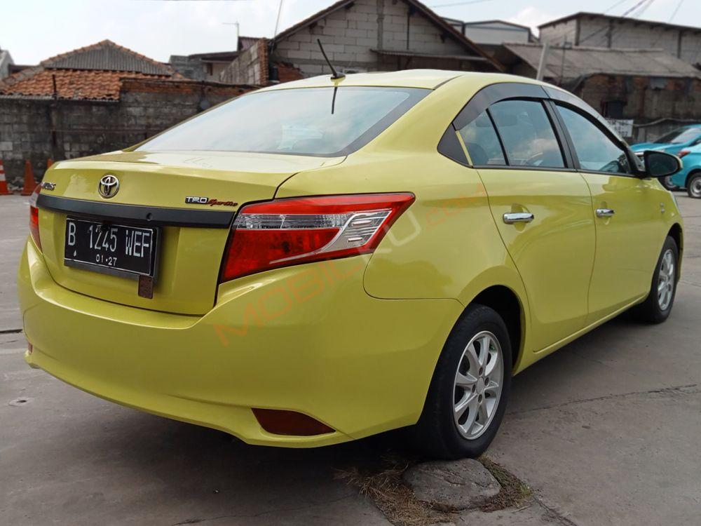 Mobil Toyota Limo 2015