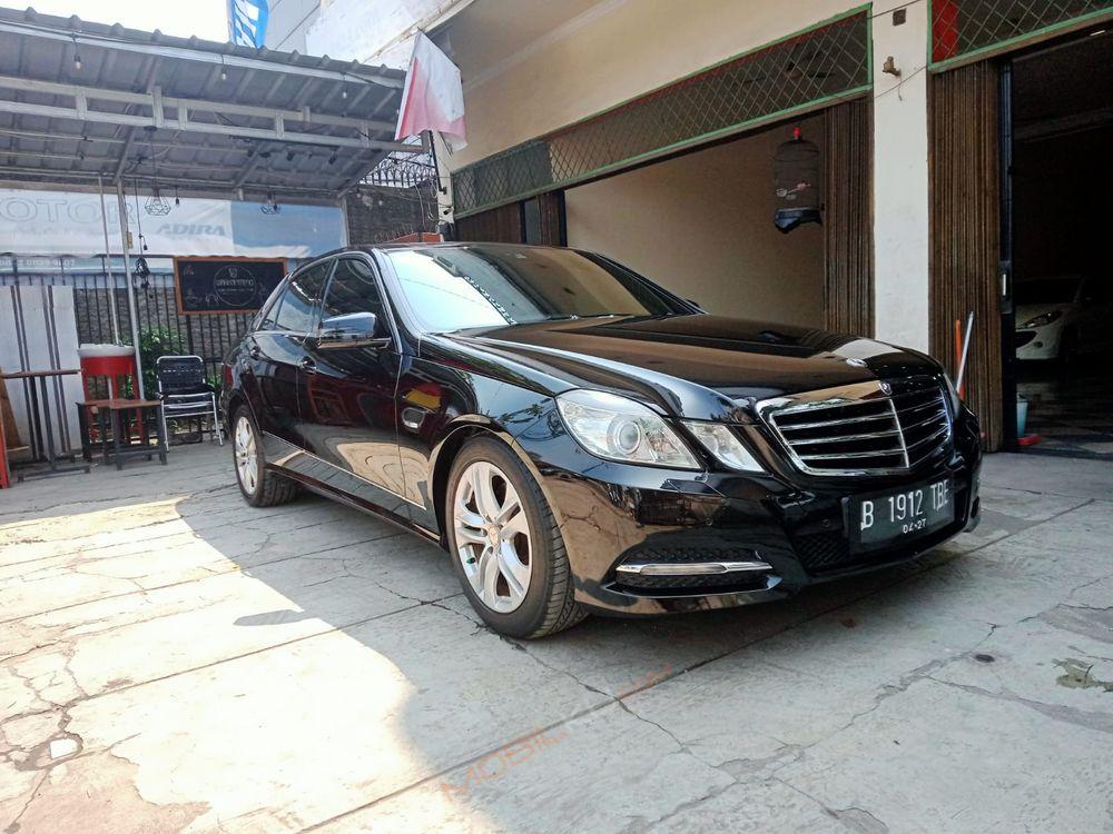 Mobil Mercedes-Benz E-Class 2011