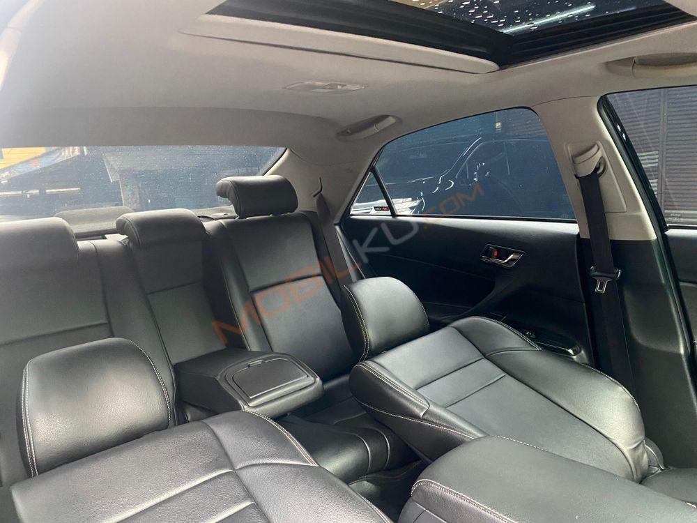 Mobil Toyota Mark X 2012