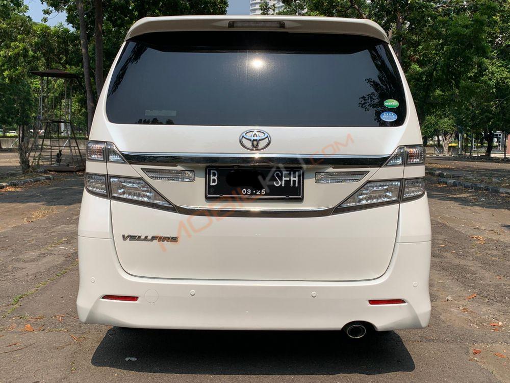 Mobil Toyota Vellfire 2014