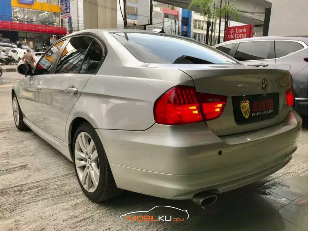 Mobil BMW 3 Series 2010