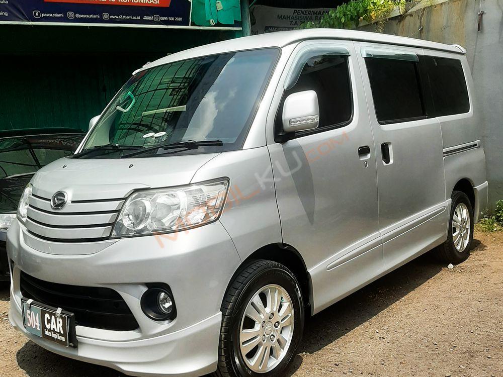 Mobil Daihatsu Luxio 2016