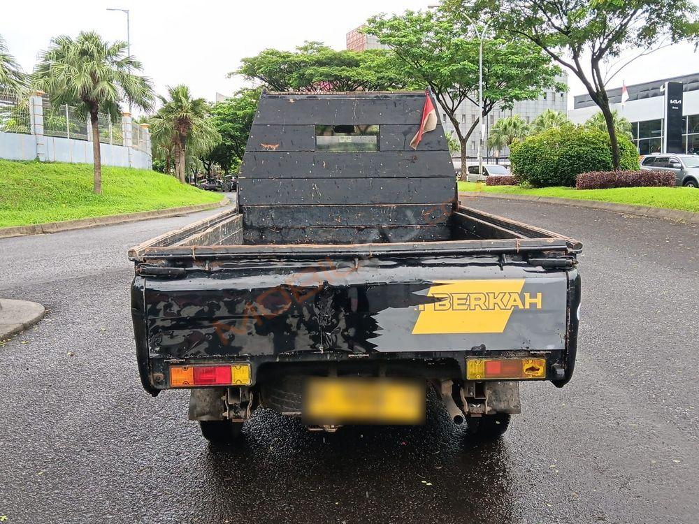 Mobil Mitsubishi L300 2022