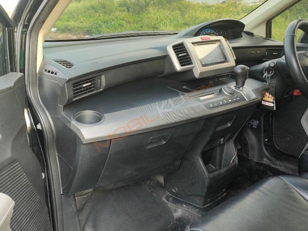 Mobil Honda Freed 2011