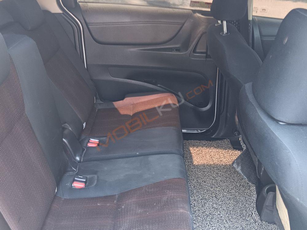 Mobil Toyota Sienta 2016