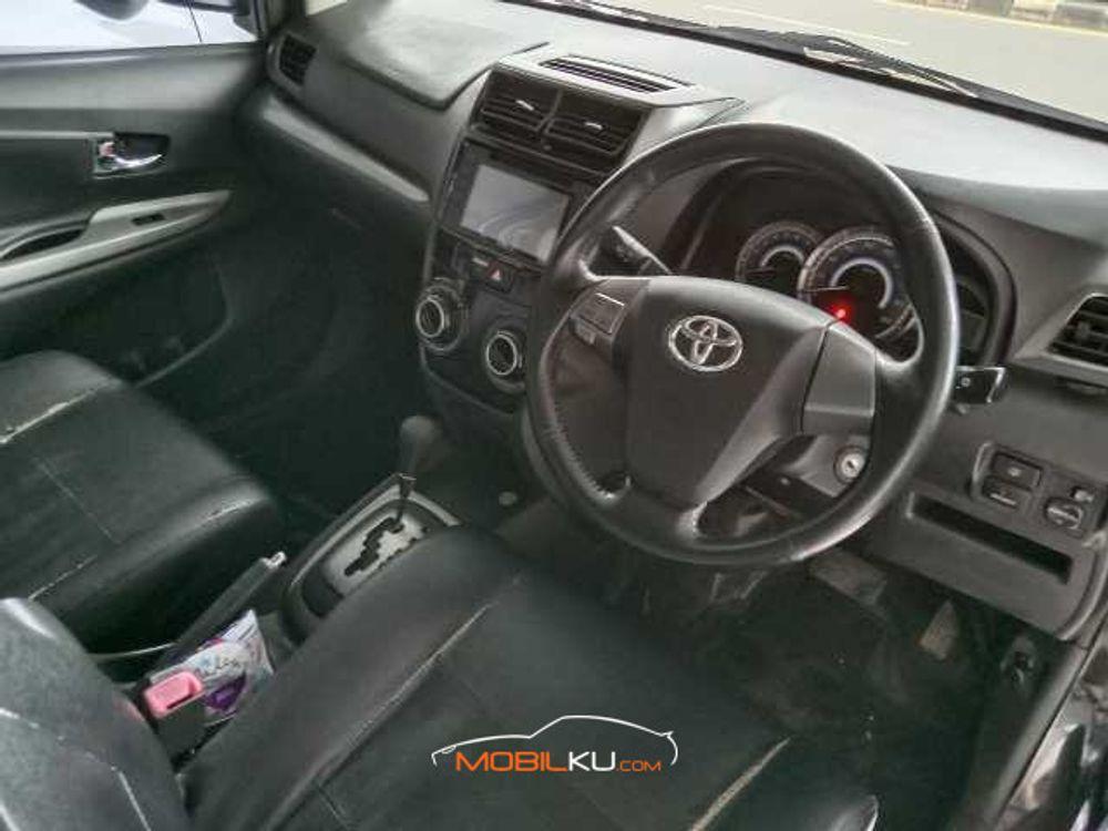 Mobil Toyota Avanza 2015