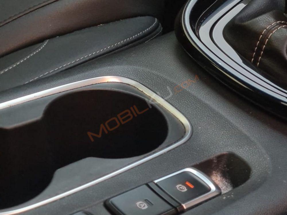 Mobil Wuling Almaz 2019