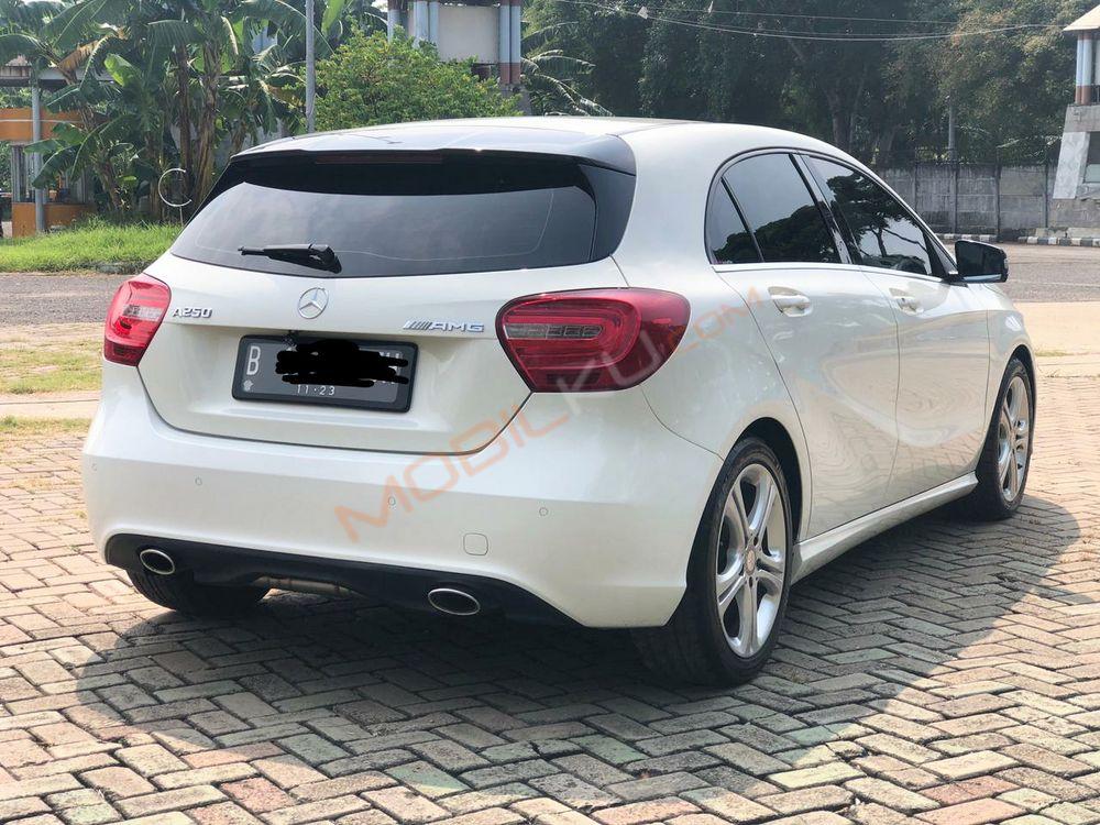 Mobil Mercedes-Benz A-Class 2013