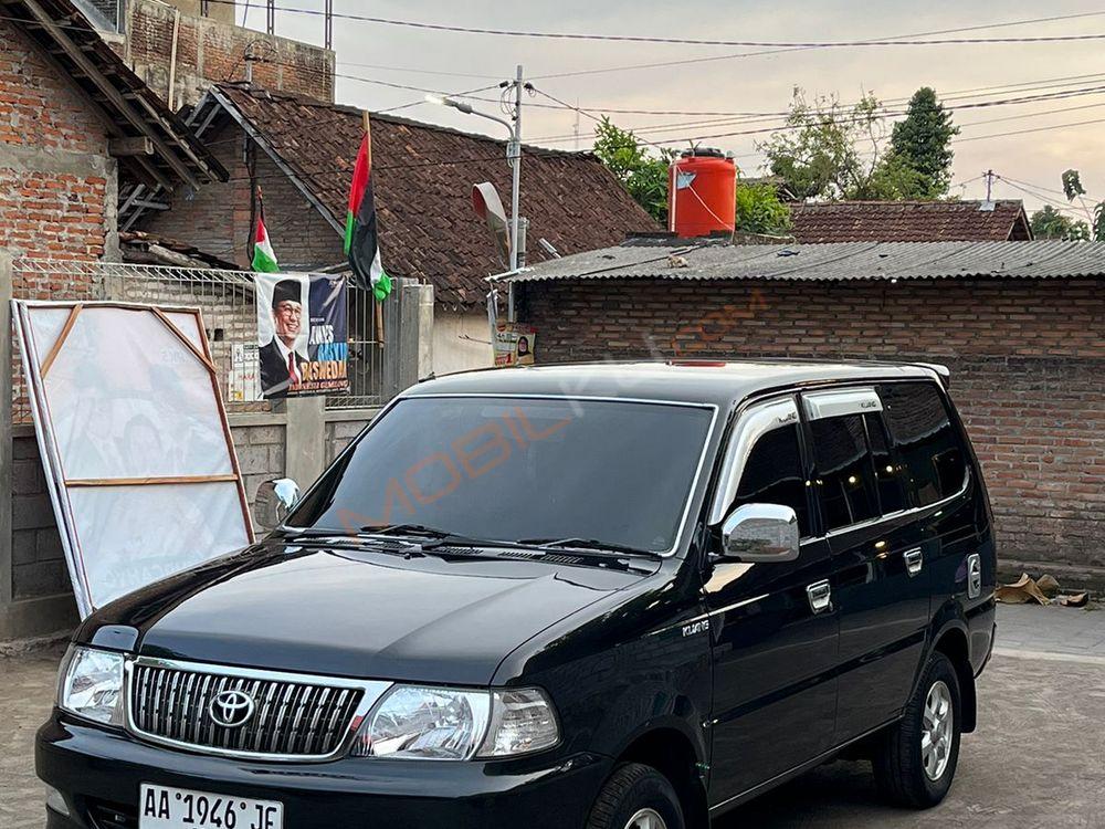 Mobil Toyota Kijang 2004