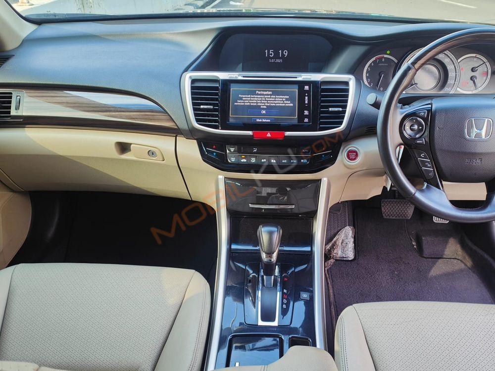 Mobil Honda Accord 2017