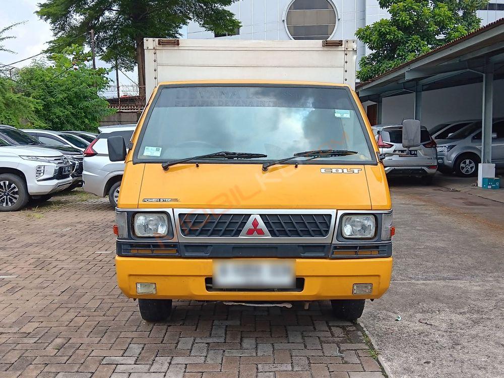 Mobil Mitsubishi L300 2019