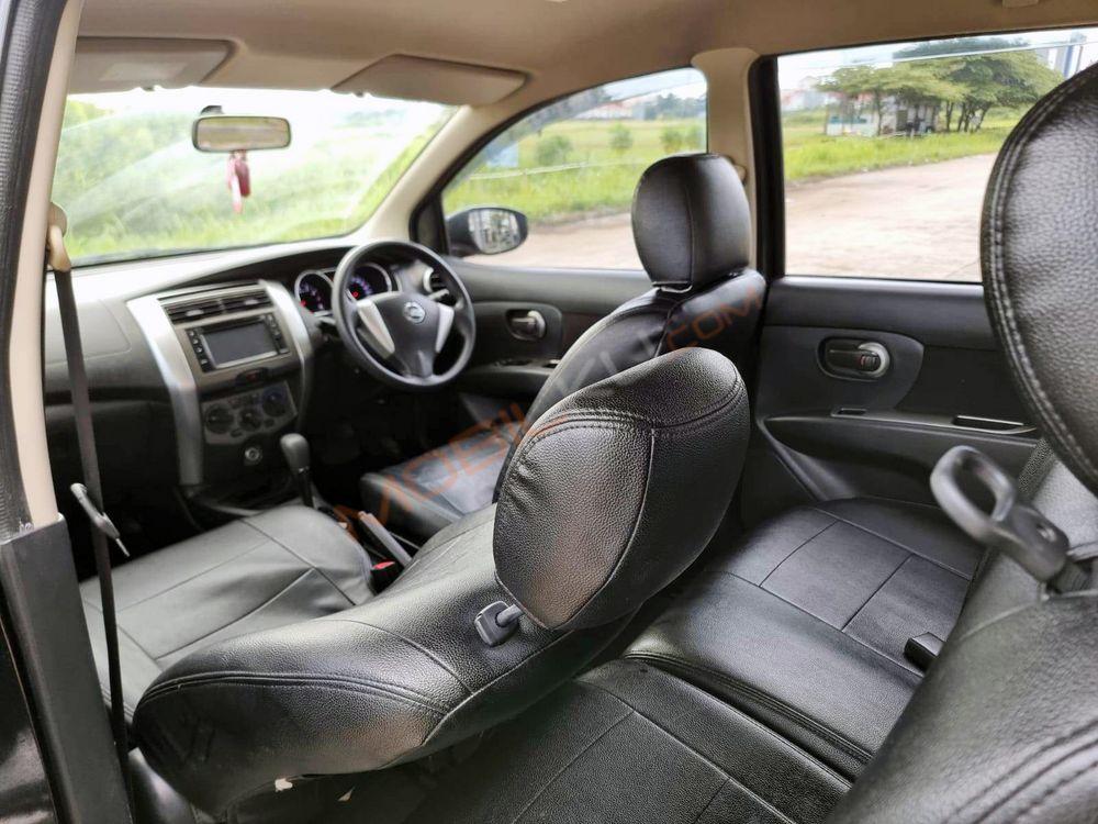 Mobil Nissan Livina 2013