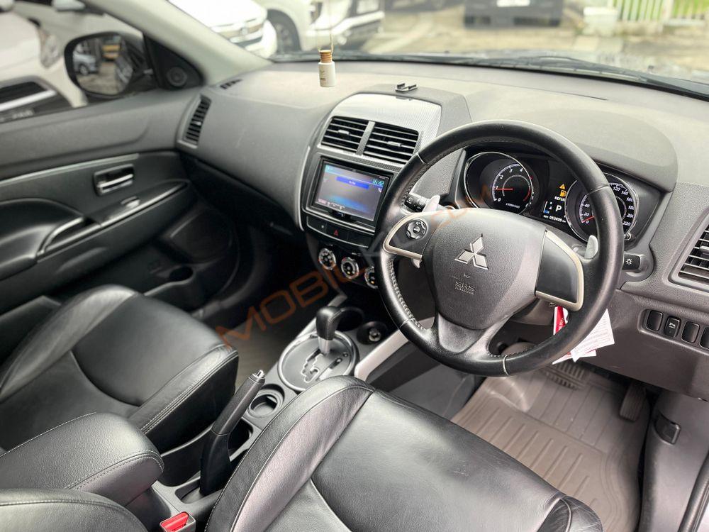 Mobil Mitsubishi Outlander Sport 2016