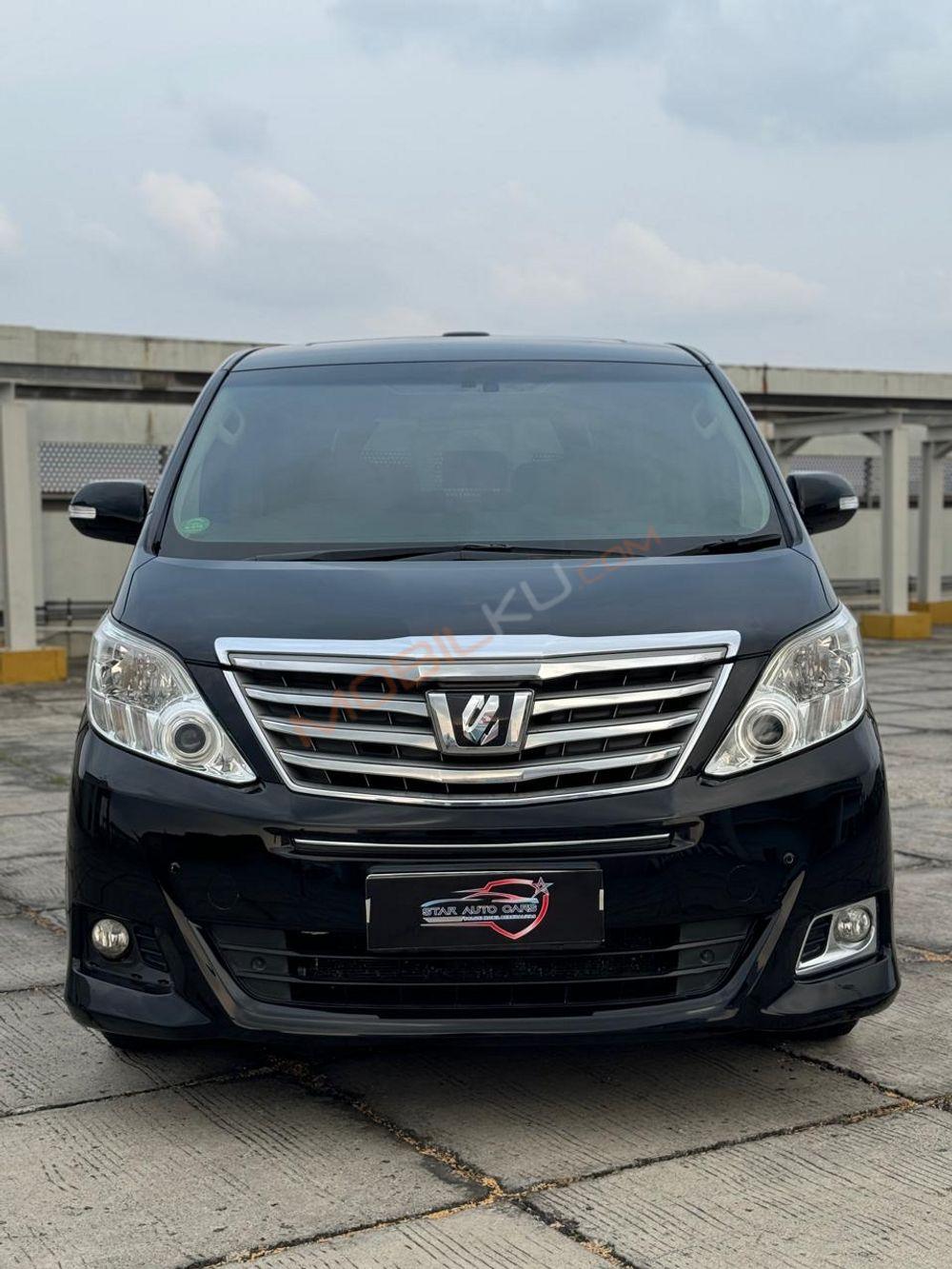 Mobil Toyota Alphard 2014